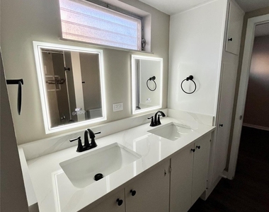 3304 Red River St - Photo Thumbnail 10