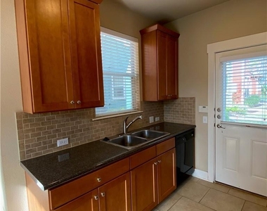 1601 Miriam Ave - Photo Thumbnail 4