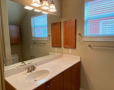 1601 Miriam Ave - Photo Thumbnail 8
