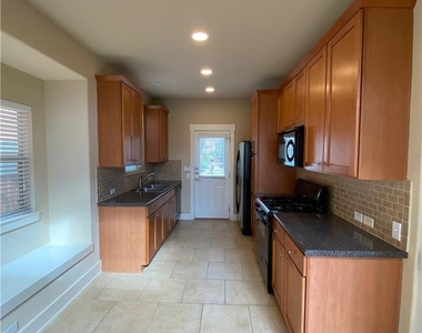 1601 Miriam Ave - Photo Thumbnail 3