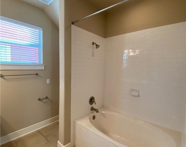 1601 Miriam Ave - Photo Thumbnail 7
