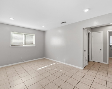 2201 Lanier Dr - Photo Thumbnail 4