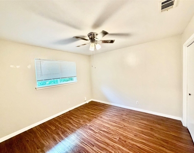 2201 Lanier Dr - Photo Thumbnail 11