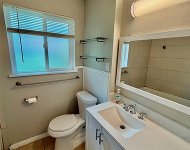 2201 Lanier Dr - Photo Thumbnail 12