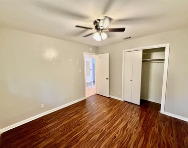 2201 Lanier Dr - Photo Thumbnail 8
