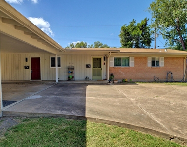 2201 Lanier Dr - Photo Thumbnail 1