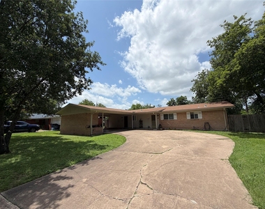 2201 Lanier Dr - Photo Thumbnail 4