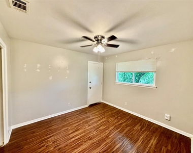 2201 Lanier Dr - Photo Thumbnail 9