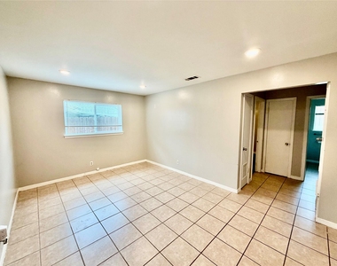 2201 Lanier Dr - Photo Thumbnail 5