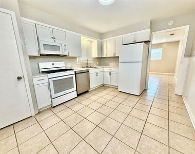 2201 Lanier Dr - Photo Thumbnail 7