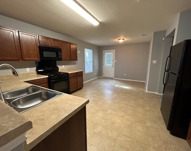 130 Quarter Ave - Photo Thumbnail 4