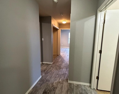 130 Quarter Ave - Photo Thumbnail 8