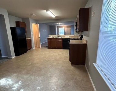 130 Quarter Ave - Photo Thumbnail 6