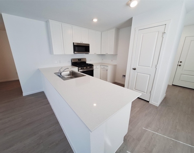 518 Firedance Ct - Photo Thumbnail 7