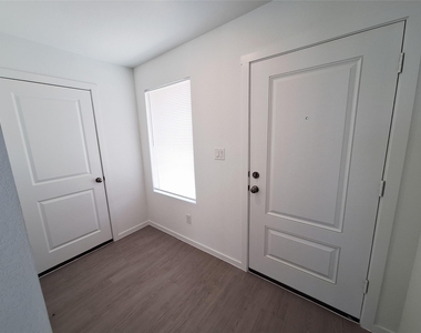 518 Firedance Ct - Photo Thumbnail 3