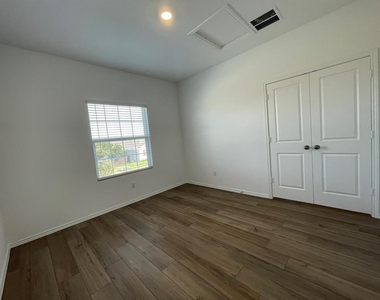 2113 Four Waters Loop - Photo Thumbnail 11
