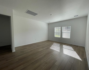 2113 Four Waters Loop - Photo Thumbnail 4