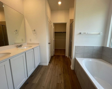 2113 Four Waters Loop - Photo Thumbnail 16