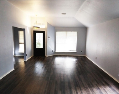 1007 Russwood Cv - Photo Thumbnail 2