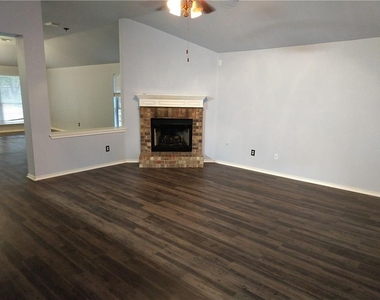 1007 Russwood Cv - Photo Thumbnail 3