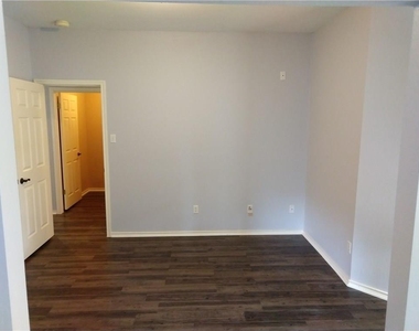 1007 Russwood Cv - Photo Thumbnail 4