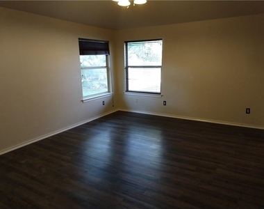 1007 Russwood Cv - Photo Thumbnail 7