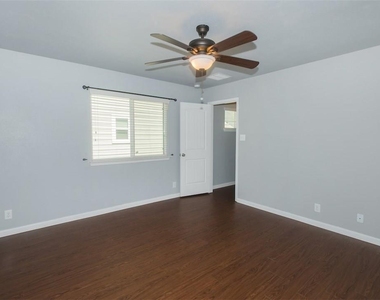 937 Alamo Plaza Dr - Photo Thumbnail 9