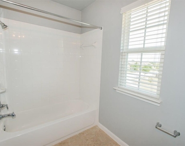 937 Alamo Plaza Dr - Photo Thumbnail 13