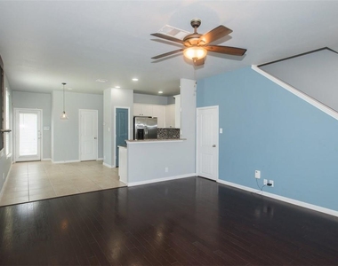 937 Alamo Plaza Dr - Photo Thumbnail 3