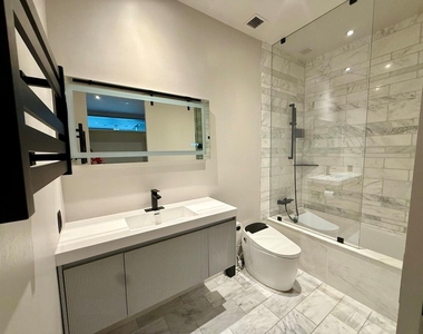 210 Lavaca St - Photo Thumbnail 12
