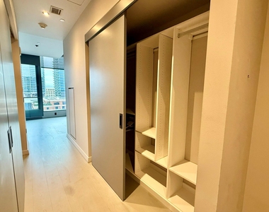 210 Lavaca St - Photo Thumbnail 13