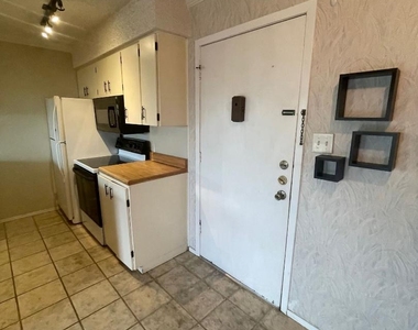 910 Duncan Ln - Photo Thumbnail 2