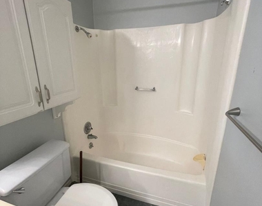 910 Duncan Ln - Photo Thumbnail 10