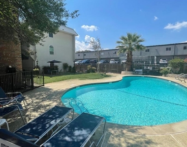 910 Duncan Ln - Photo Thumbnail 14