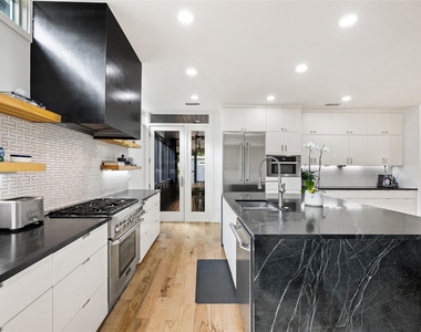2000 Rundell Pl - Photo Thumbnail 7