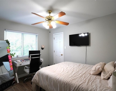 1700 Constantino Cir - Photo Thumbnail 15