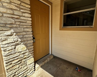 2202 Donahue Ln - Photo Thumbnail 2