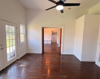 105 S Cedar St - Photo Thumbnail 14