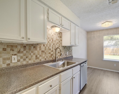 418 Linden St - Photo Thumbnail 12
