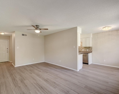 418 Linden St - Photo Thumbnail 6