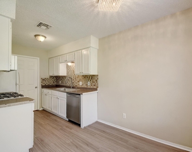418 Linden St - Photo Thumbnail 14