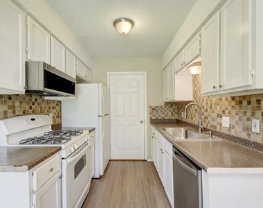 418 Linden St - Photo Thumbnail 9