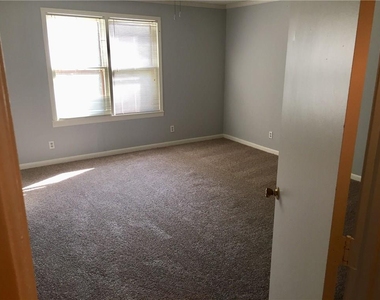 705 Franklin Blvd - Photo Thumbnail 9