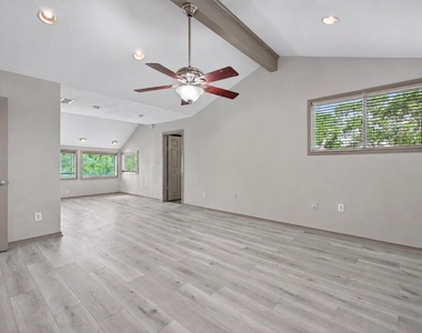 4301 Hyridge Dr - Photo Thumbnail 16