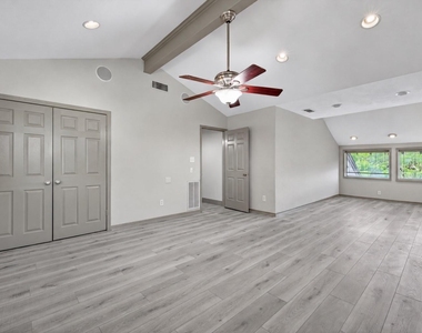 4301 Hyridge Dr - Photo Thumbnail 15