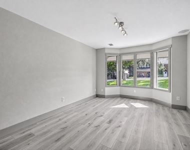 4301 Hyridge Dr - Photo Thumbnail 3