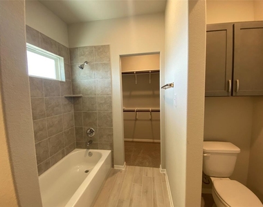 11704 Murano Dr - Photo Thumbnail 11