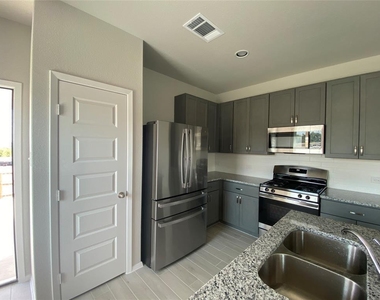 11704 Murano Dr - Photo Thumbnail 2