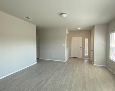 11704 Murano Dr - Photo Thumbnail 8