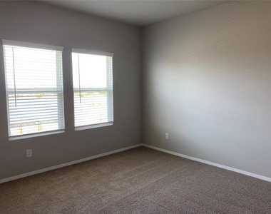 11704 Murano Dr - Photo Thumbnail 17